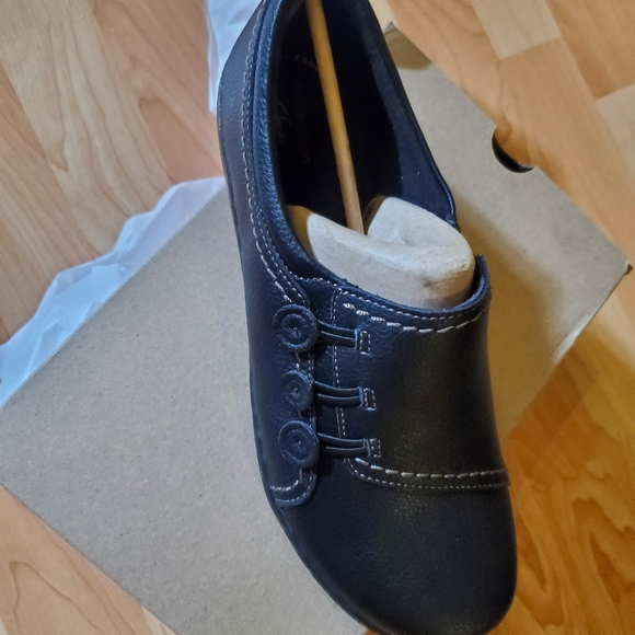 Variety of women's Clark's shoes ranging from size 6 to 10 - Picture 7 of 7